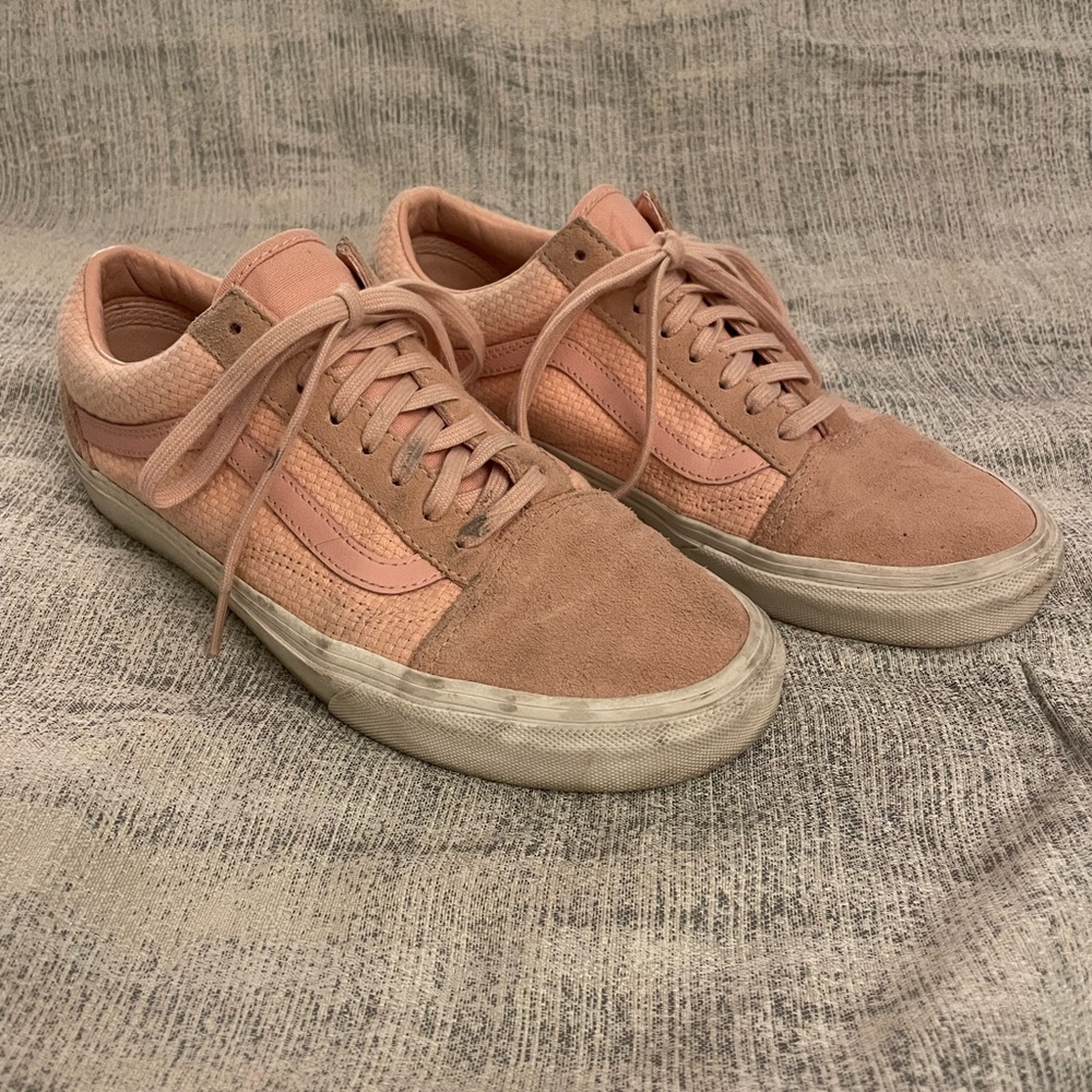 Women’s pink suede vans